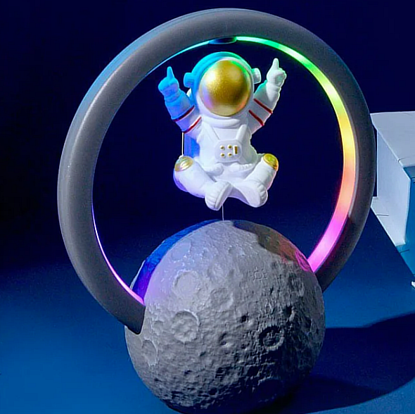 Astro Elevate – Lautsprecher und RGB-Licht